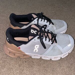 On Cloudflyer Size 8